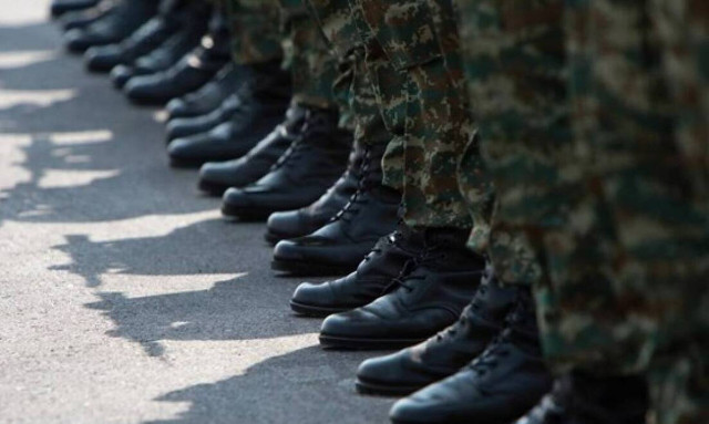 Η Γερμανία εξετάζει την επαναφορά της υποχρεωτικής στράτευσης για όλους τους 18χρονους
