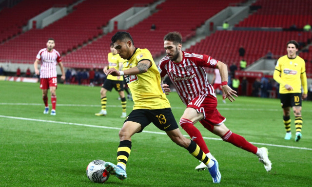 «Διπλό τίτλου» η ΑΕΚ, «Συνταγή Conference» ο Ολυμπιακός - Τα πρωτοσέλιδα των αθλητικών εφημερίδων