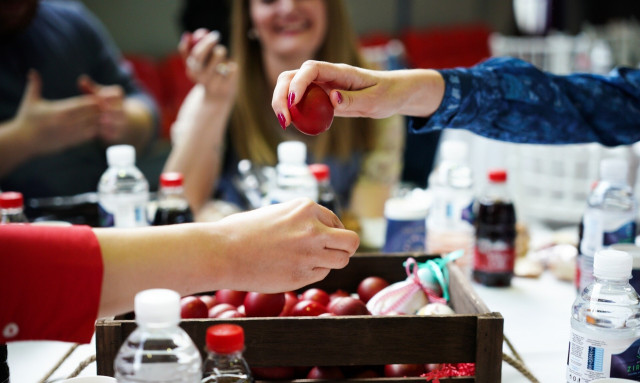 Πασχαλινό τραπέζι: Πιο ακριβό από ποτέ για τους Έλληνες καταναλωτές