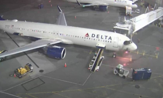 Σιάτλ: Φωτιά μετά από βραχυκύκλωμα σε Airbus της Delta - Η στιγμή της εκκένωσης