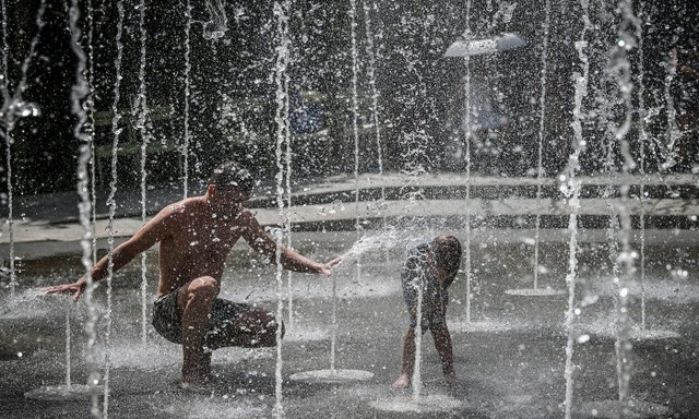 Καιρός: Προ των πυλών ο «υποτροπικός αεροχείμαρρος» - Σε περιοχές θα «χτυπήσουν» τα 35άρια