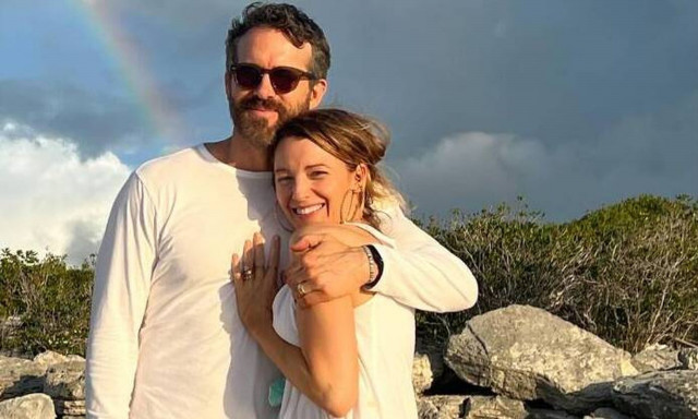 Ράιαν Ρέινολντς: «Περιμένουμε να μας πει η Τέιλορ το όνομα» - Τι λέει για το τέταρτο παιδί του