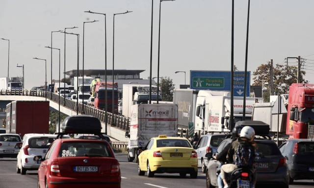 Καραμπόλα τριών φορτηγών στην Καλυφτάκη