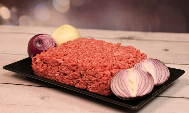 Απίστευτο περιστατικό στη Λάρισα: Βρήκε σκάγια μέσα στον κιμά που αγόρασε από κρεοπωλείο