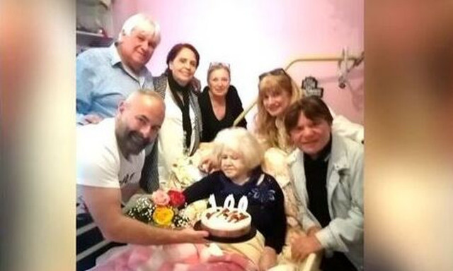 Καίτη Γκρέυ: Έκλεισε τα 100 - Η γενέθλια φωτογραφία της