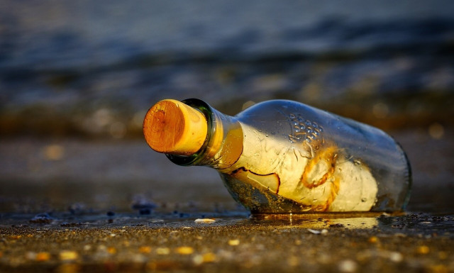 Μήνυμα σε μπουκάλι ξέβρασε η θάλασσα στην Εύβοια – Το μυστικό που αποκάλυψε