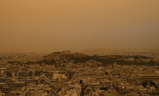 Καιρός: Αποπνικτική ατμόσφαιρα φέρνει ο υποτροπικός αεροχείμαρρος - Καύσωνας και σκόνη για 5 μέρες