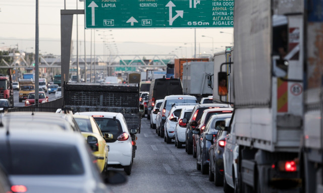 Κίνηση τώρα: Ακινητοποιημένο όχημα στη Λεωφ. Βουλιαγμένης - Μποτιλιάρισμα σε Κηφισό