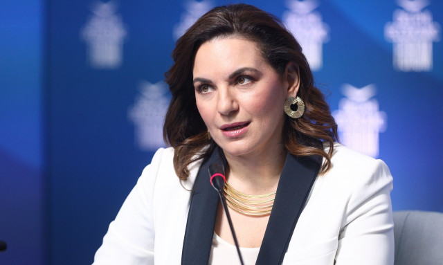 Όλγα Κεφαλογιάννη: Περιπέτεια στον αέρα για την υπουργό
