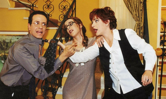 Τα «τρελά» λεφτά που παίρνουν οι Έλληνες και ξένοι ηθοποιοί από τις επαναλήψεις