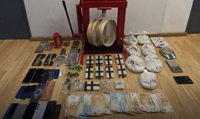 Εξαρθρώθηκε εγκληματική οργάνωση που διακινούσε ηρωίνη στην Αττική (vid)