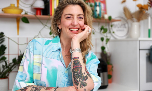 Μπήκαμε στην κουζίνα της Madame Ginger - Πώς μία απόλυση την οδήγησε στη συνταγή της επιτυχίας