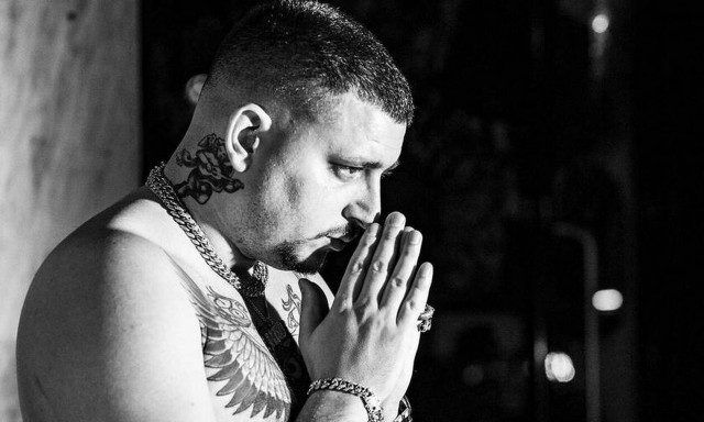 Χαμός στο μνημόσυνο του Mad Clip - Οδηγός δέχτηκε βαριά «καμπάνα»