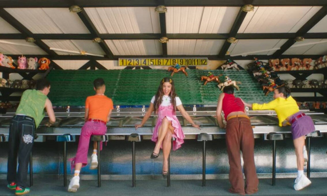 Το φαινόμενο Μαρίνα Σάττι! Στο Νο1 το νέο της τραγούδι και το άλμπουμ «P.O.P.»