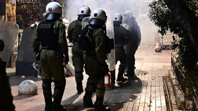 Εξάρχεια: Επίθεση αντιεξουσιατών με μολότοφ σε διμοιρία των ΜΑΤ