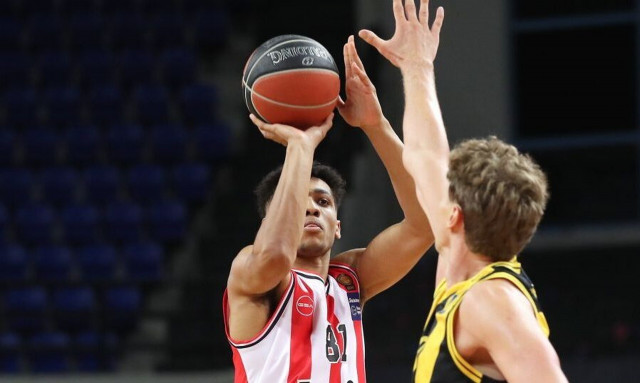 ΑΕΚ - Ολυμπιακός 68-100: Πρόκριση στα ημιτελικά της Basket League πριν το Final 4 του Βερολίνου