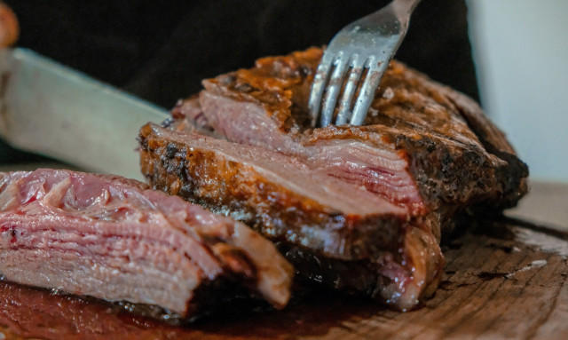 Iός επιβιώνει στο κρέας ακόμη και μετά το ψήσιμο- Προσέξτε πώς το καταναλώνετε