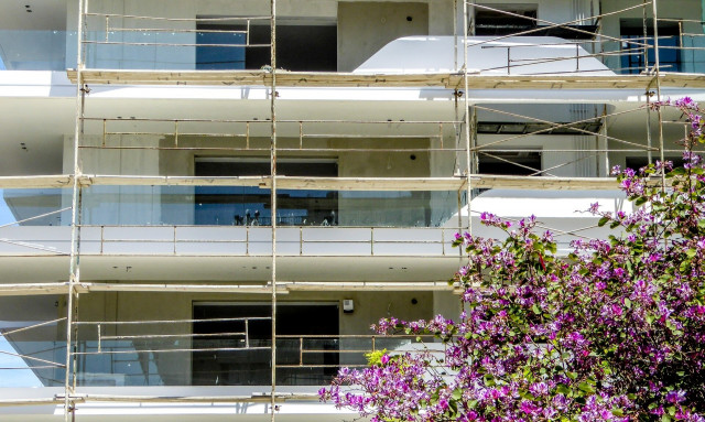 Νέα δεδομένα στην αγορά ακινήτων: Τι φέρνει το «μπλόκο» του ΣτΕ στους ορόφους