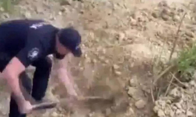 Τον έθαψαν ζωντανό! Παρέμεινε θαμμένος για 4 μέρες και σώθηκε χάρη στις κραυγές του