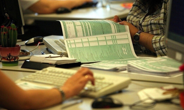 Φορολογικές δηλώσεις: Πότε λήγει η προθεσμία υποβολής - Οι παγίδες με τις προσυμπληρωμένες