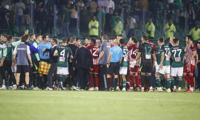 Παναθηναϊκός - Ολυμπιακός: Χάος στη Λεωφόρο - Αποβολή Ποντένσε και σύρραξη στο ντέρμπι (vids)