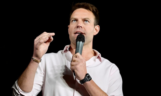 «Βέλη» Κασσελάκη στην κυβέρνηση: «Εσείς στη λίστα αναμονής, οι άλλοι σε αυτήν των εκλεκτών»