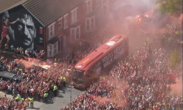 Λίβερπουλ: «Κόκκινη» λαοθάλασσα στην υποδοχή για το τελευταίο του ματς του Γιούργκεν Κλοπ (vid)