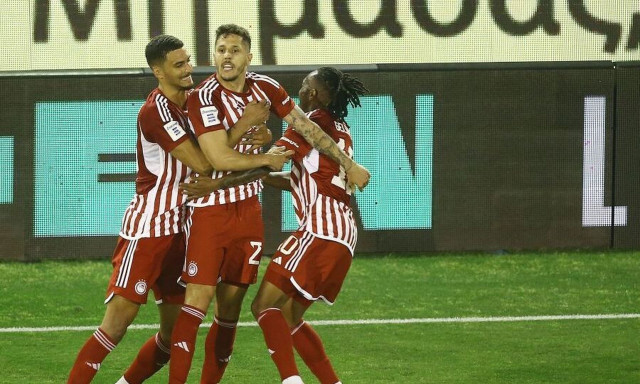 Super League, Παναθηναϊκός - Ολυμπιακός 2-2: Ανατροπή Ευρώπης με Ποντένσε για τους Πειραιώτες