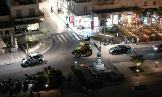 Σύρος: Πήγαν στην εκκλησία για να παντρευτούν με... τρακτέρ