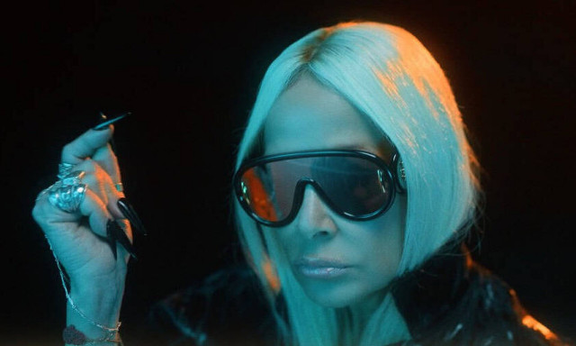 Άννα Βίσση: Κυκλοφόρησε το νέο της «εκρηκτικό» βίντεο κλιπ για το τραγούδι «Χρυσόψαρα»