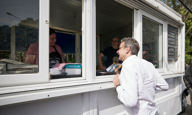 Κοζάνη: Ο διάλογος Μητσοτάκη με ιδιοκτήτρια καντίνας στη Γέφυρα Σερβίων και οι ευχές για τα...παιδιά