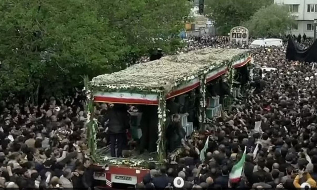 Ιράν: Σπαραγμός και... σαμπάνιες στο τελευταίο «αντίο» για τον «χασάπη της Τεχεράνης» Ραΐσι