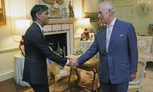 Βρετανία: Ολιγόλεπτη συνάντηση με τον Κάρολο είχε ο Σούνακ πριν ανακοινώσει τις πρόωρες εκλογές