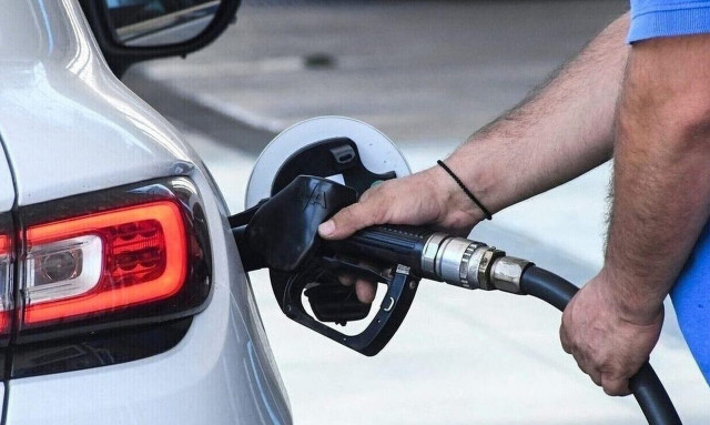 Έκτακτο χαράτσι στα καύσιμα - Από πότε θα πληρώνουμε «καπέλο» 10 λεπτά
