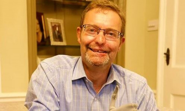 Συγκλονίζει Βρετανός βουλευτής: «Μου ακρωτηρίασαν τα χέρια και τα πόδια λόγω σηψαιμίας»