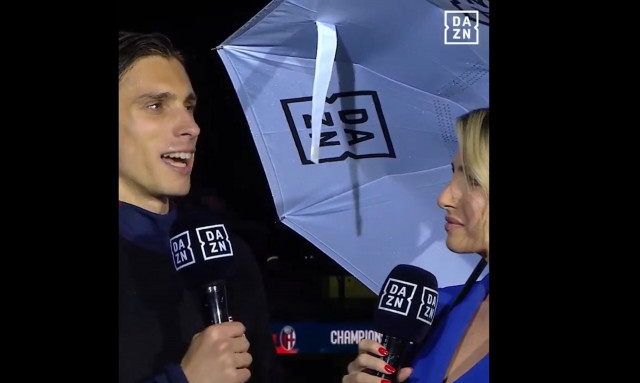 Ζήλεψε τη δημοσιογράφο κι έκανε… ντου στη συνέντευξη του συντρόφου της!