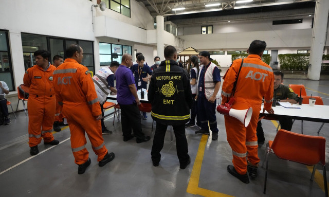 Τρόμος σε πτήση της Singapore Airlines - Τον απόλυτο εφιάλτη έζησαν οι επιβάτες του Boeing 777