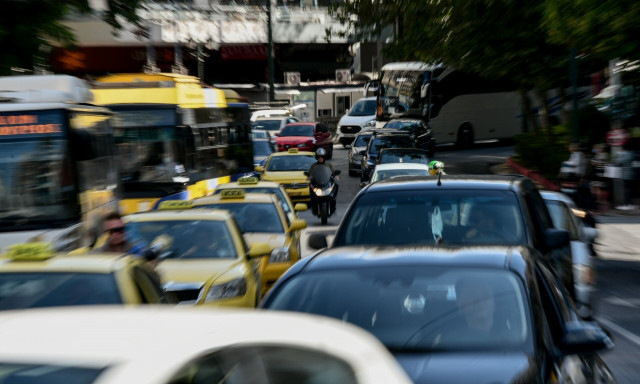 Κίνηση τώρα: Προβλήματα στον Κηφισό - Ακινητοποιημένο όχημα στο ύψος της Αττικής Οδού