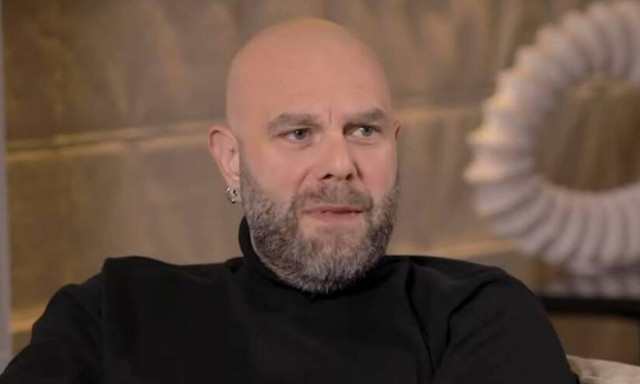 Εκτός εαυτού ο Μιχάλης Κουινέλης - Έβρισε θαμώνες στην συναυλία του