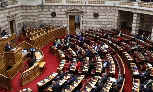 Στη Βουλή η δικογραφία για τα Τέμπη