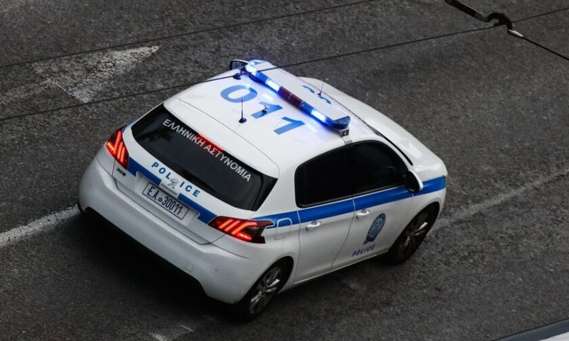 Χειροπέδες σε νεαρούς αλλοδαπούς που διέπρατταν ληστείες εις βάρος ανηλίκων στον Πειραιά