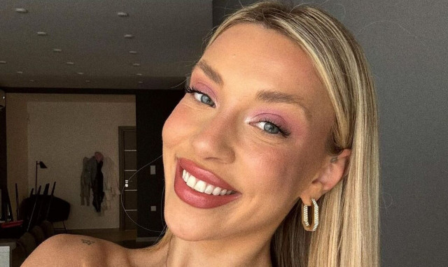 Γαρυφαλλιά Καληφώνη: Ποζάρει με μπικίνι και «ρίχνει» το Instagram