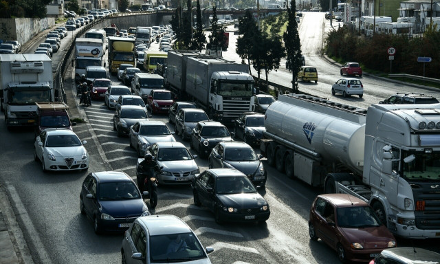 Κίνηση τώρα: Απροσπέλαστος ο Κηφισός - Στο «κόκκινο» Αττική Οδός και Κηφισίας (χάρτης)