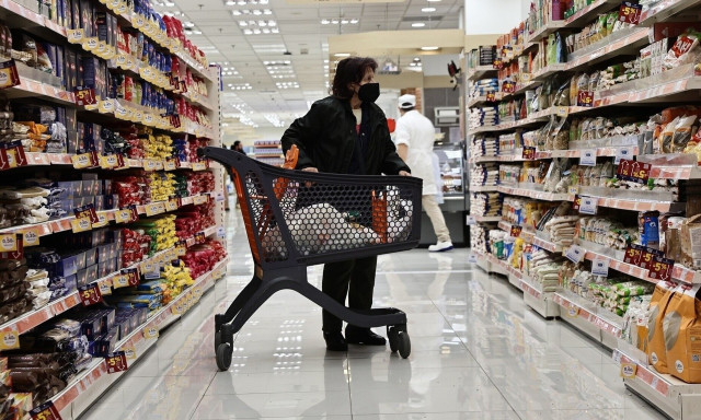 Σούπερ μάρκετ: Πού αυξάνονται και πού μειώνονται οι τιμές - Τι ισχύει για ελαιόλαδο, καφέ και φέτα
