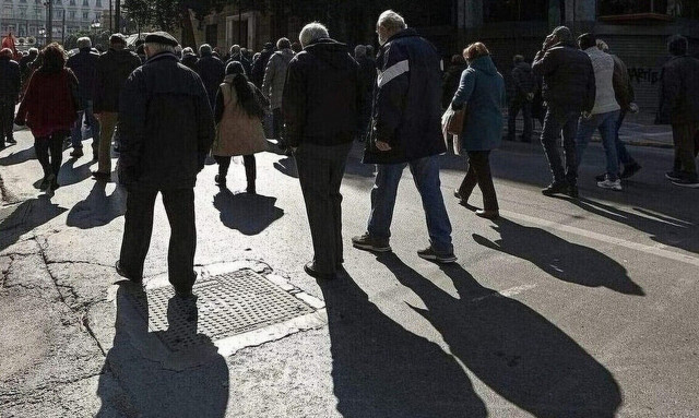 Συντάξεις χηρείας: Έρχεται κούρεμα 50% μετά την τριετία στον ιδιωτικό τομέα - Τι και πότε αλλάζει