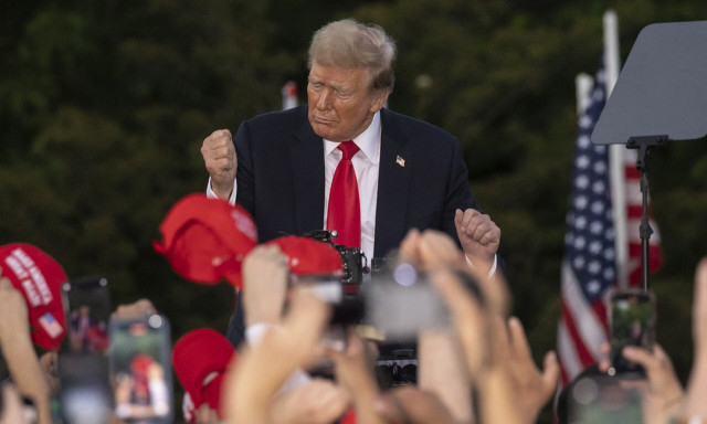 Στο Μπρονξ ο Τραμπ: «Ρίχνει άγκυρα» σε Αφροαμερικανούς, Λατίνους - «Θέλω να σας βοηθήσω»