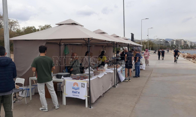 Γκιουλενιστές μοιράζουν φυλλάδια και πωλούν βιβλία στo Φάληρο - Τα μηνύματα που μεταφέρουν