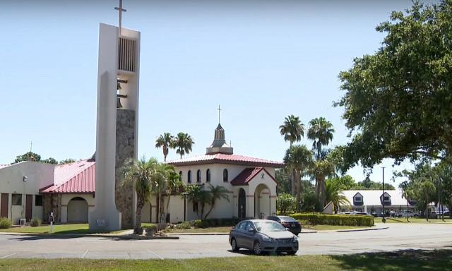 Ιερέας δάγκωσε γυναίκα που ήθελε να κοινωνήσει - Αντικρουόμενοι οι ισχυρισμοί τους