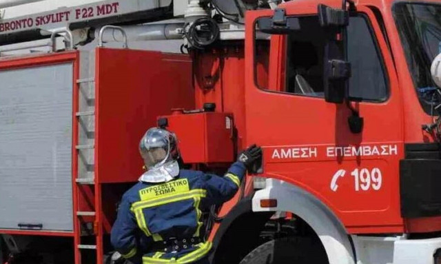 Φωτιά τώρα σε λεωφορείο στη Μυτιλήνη στην περιοχή Λάρσο