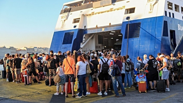 Τουρισμός: Ξεκίνησε η σεζόν με «τσουχτερές» τιμές στα ακτοπλοϊκά εισητήρια